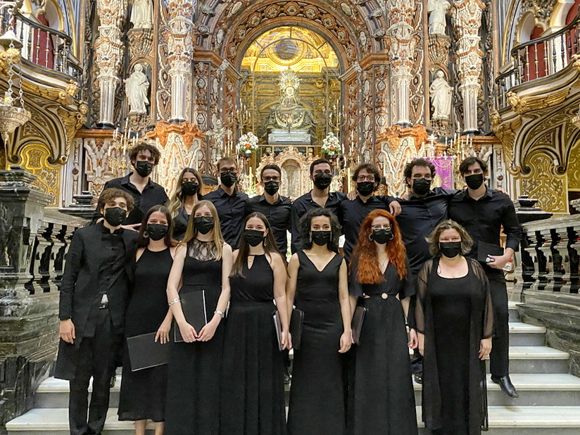 Concierto del coro “Florentia Ensemble” de Granada, haciendo su presentación oficial en la Basílica de la Stma. Virgen de las Angustias de Granada.